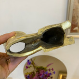گلدان دکوری برنجی با بدنه صیقلی طلایی، دهانه گلبرگی و انحناهای چشمنواز کلاسیک رومیزی - بازرگانی نداف