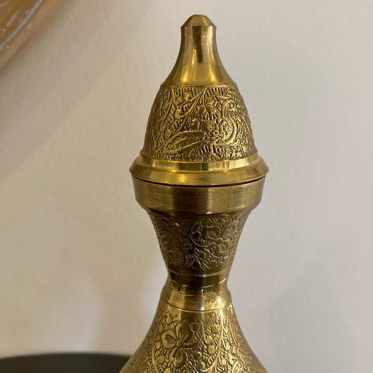 بطری دکوری برنجی طرح طاووس قلمزنی شده و درخشان بازرگانی نداف