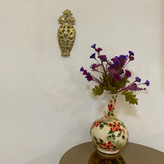 دکوری برنجی مدل دیوارکوب سه گل با بدنه برنجی براق و گلبرگهای برجسته - بازرگانی نداف