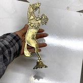 مجسمه دکوری برنجی مدل اسب ایستاده طلایی و براق بازرگانی نداف مشهد