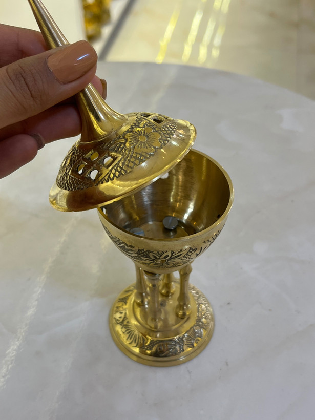 اسپند دودکن برنجی چهارپایه سایز کوچک با طرح گل برجسته - بازرگانی نداف مشهد