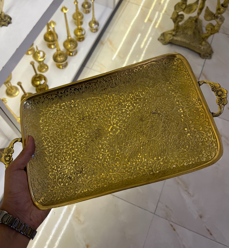 سینی برنجی هندی مستطیل شکل دسته دار با نقش برجسته گل - بازرگانی نداف مشهد
