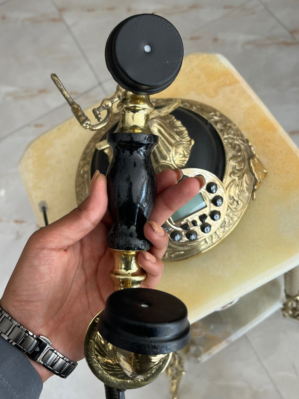 تلفن برنجی گرد دسته سنگی رنگ مشکی برنجی ایرانی ملزومات دکوری لوکس برند بازرگانی نداف مشهد