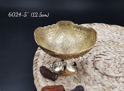 پیاله آجیل خوری پایه دار طرح طاووس برنجی هندی در دو سایز مختلف بصورت تکی کد 6024 با قلمزنی ظریف و پایه مخروطی پایدار - بازرگانی نداف