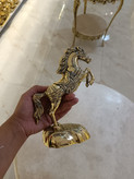 مجسمه دکوری اسب در سایز کوچک با جزئیات ظریف و پرداخت لوکس، عرضه شده در بازرگانی نداف مشهد