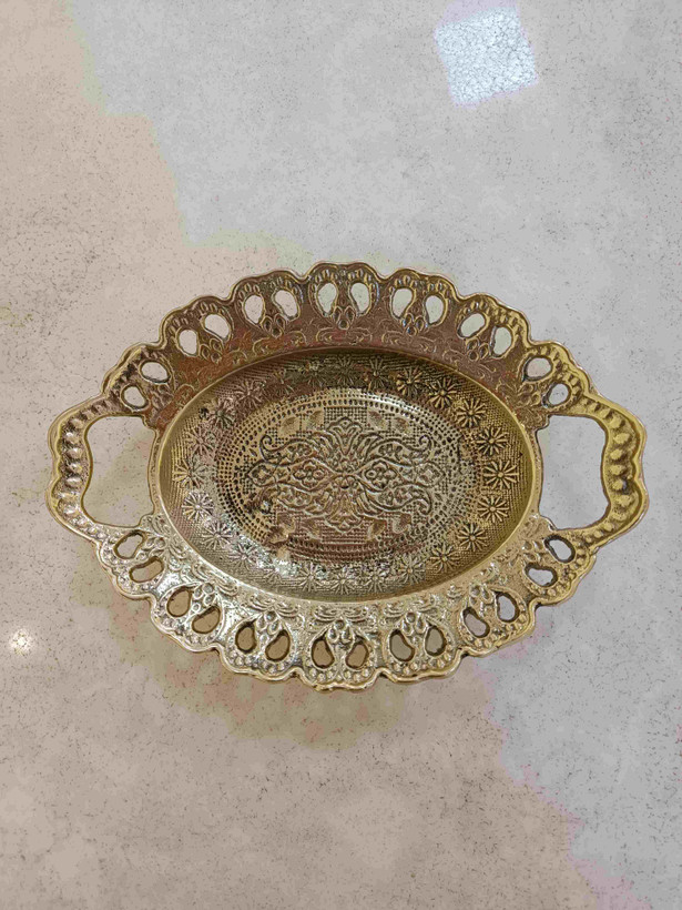 سینی خرماخوری برنجی با طراحی سنتی و لوکس، عرضه شده در بازرگانی نداف مشهد