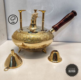 پایه وارمری برنجی هندی مدل تپل با سه پایه پیکانی مستحکم، دسته چوبی ارگونومیک و محفظه شمع وارمر کد BU106 بازرگانی نداف