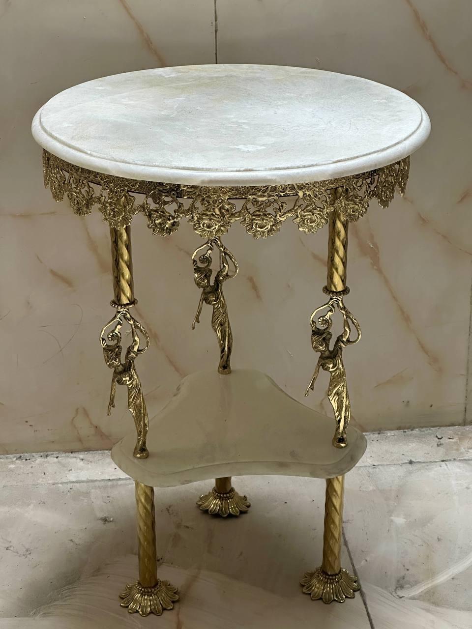 میز پایه سنگی بانو