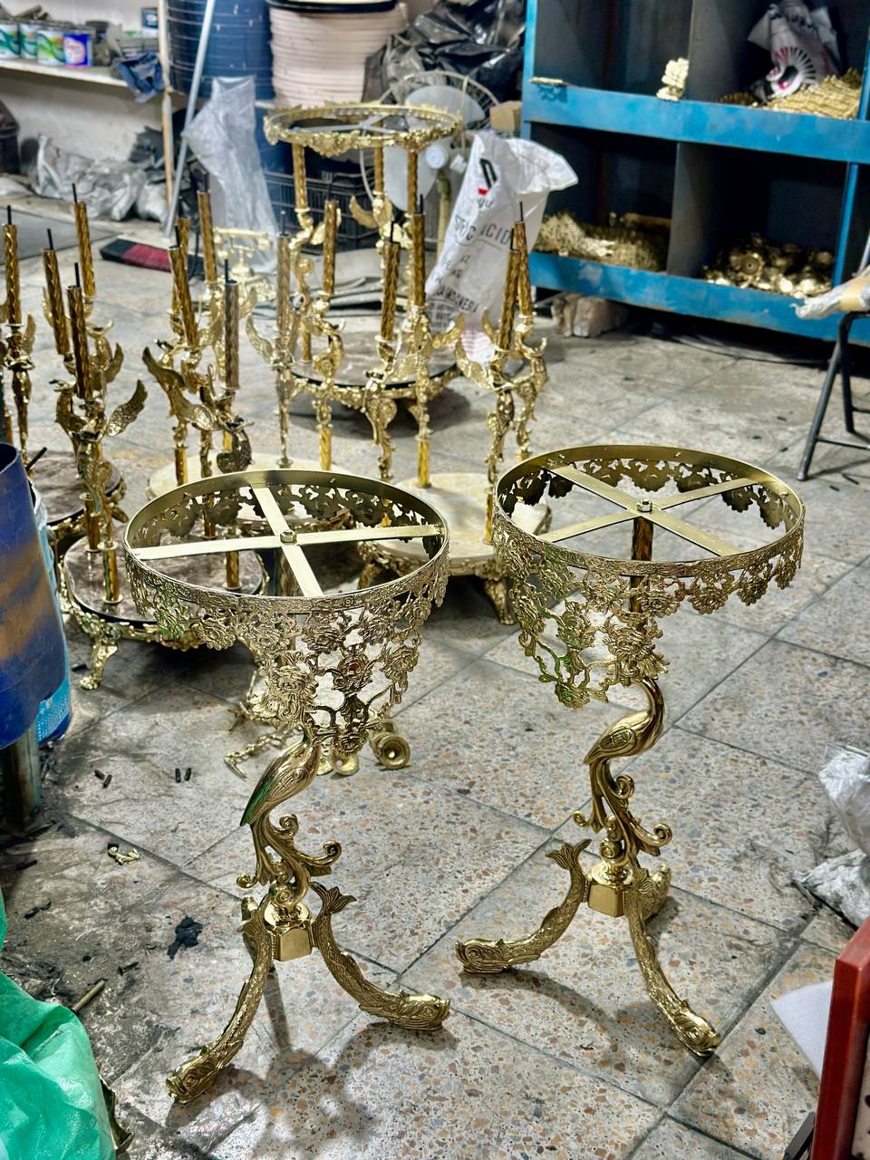 میز پایه ماهی ستون درنا تاج دار