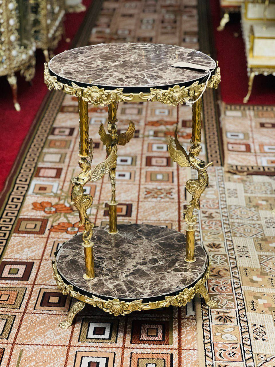 میز گرد برنجی گل سرخ سه فرشته
