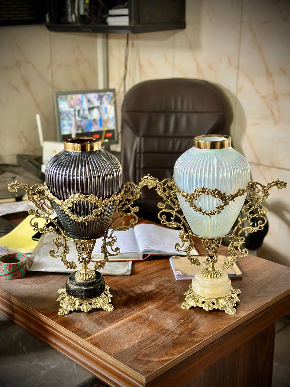 گلدان رومیزی پایه سنگی مدل نیلوفر در رنگهای مختلف
