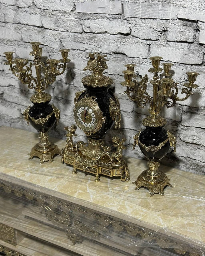 ساعت و شمعدان کوزه ای برنجی در سه رنگ
