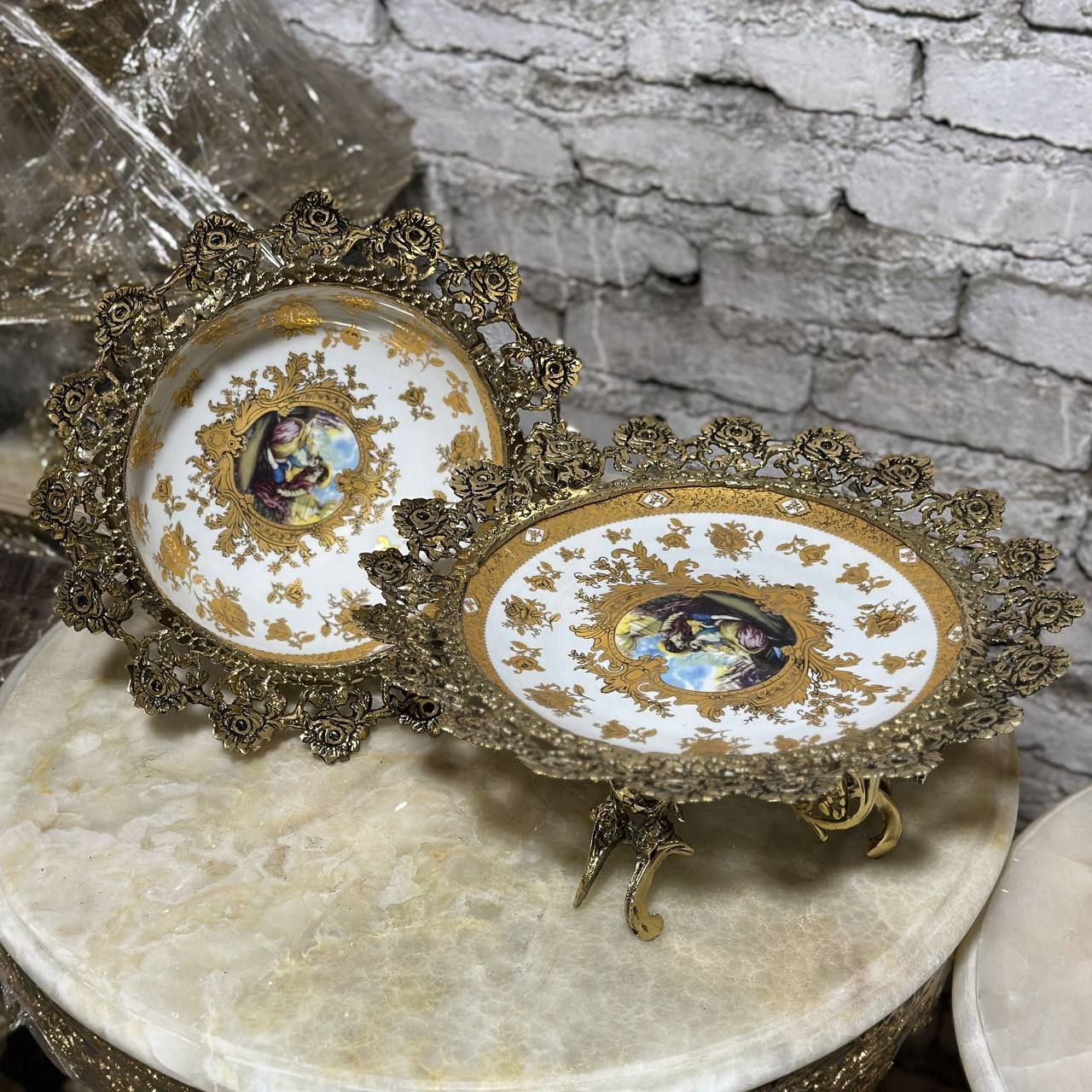 کاسه (میوه خوری) و بشقاب (شیرینی خوری) پایه خرچنگی در دو رنگ