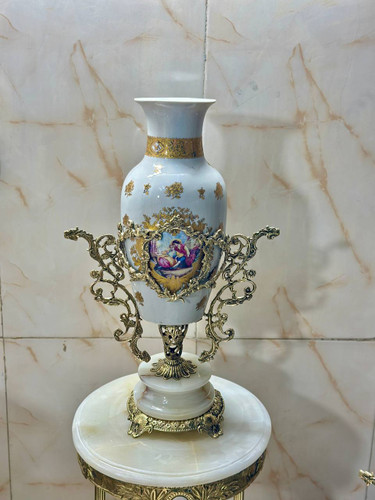 گلدان رومیزی چینی طلا کوب پایه سنگی