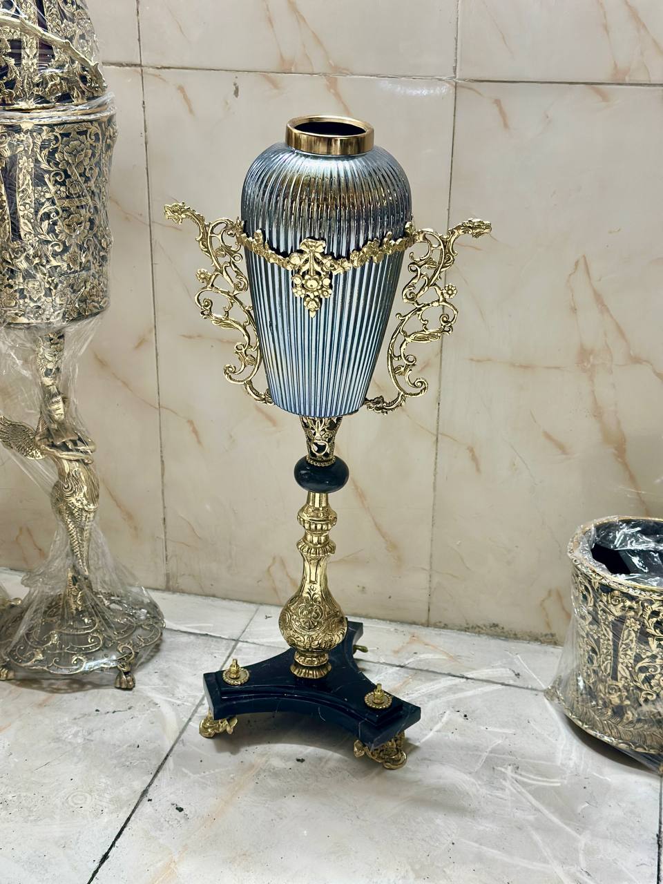 گلدان کنار سالنی پایه سنگی سوراهی مدل ارکیده