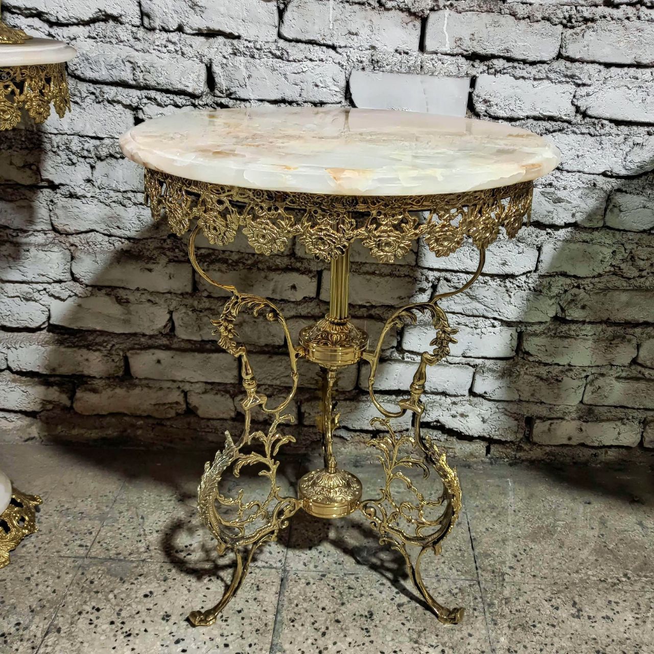 میز فرانسوی گل رز سه پایه برنجی