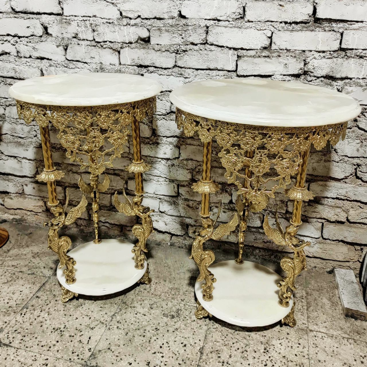 میز فرشته گل رز تاج دار برنجی با سنگ مرمر درجه 1