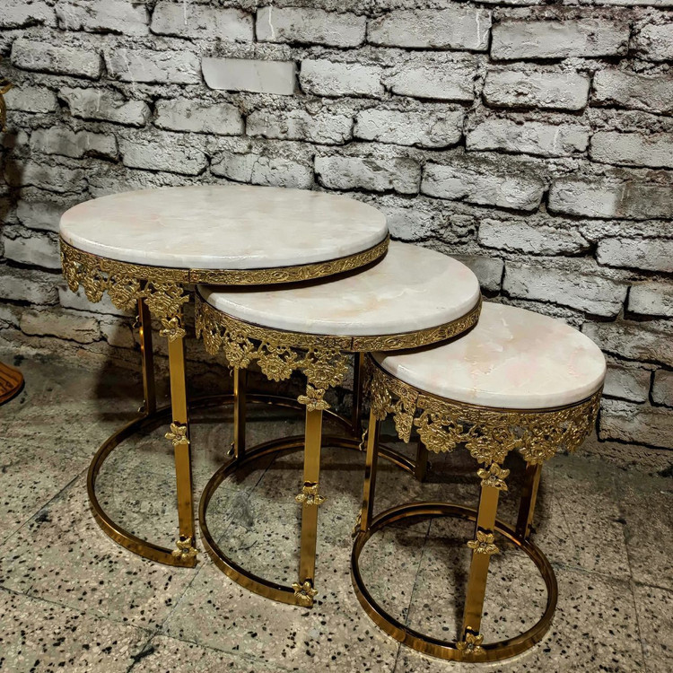 ست سه عددی میز عسلی تودرتو تمام برنج با پایههای ریختهگری کارشده و صفحه صیقلی براق بازرگانی نداف