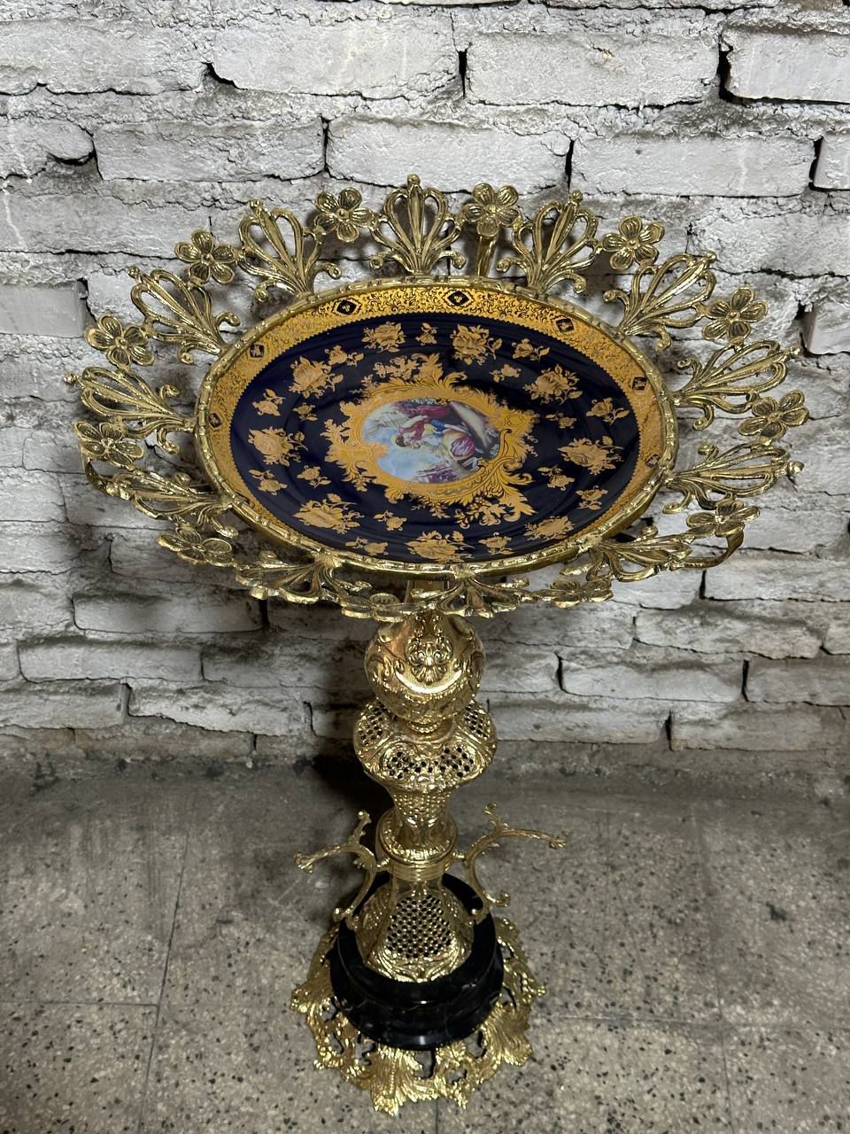 کنار سالنی درنا پایه سنگی برنجی