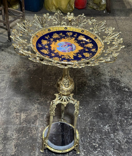 کنار سالنی پایه ایفل برنجی
