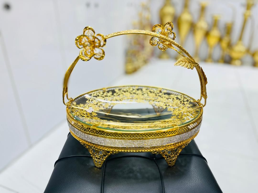 شیرینی خوری پایه دار طرح گل و برگ طلایی در دو سایز مختلف