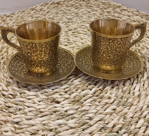 فنجان نعلبکی بلند طرح گل برنجی بصورت تکی