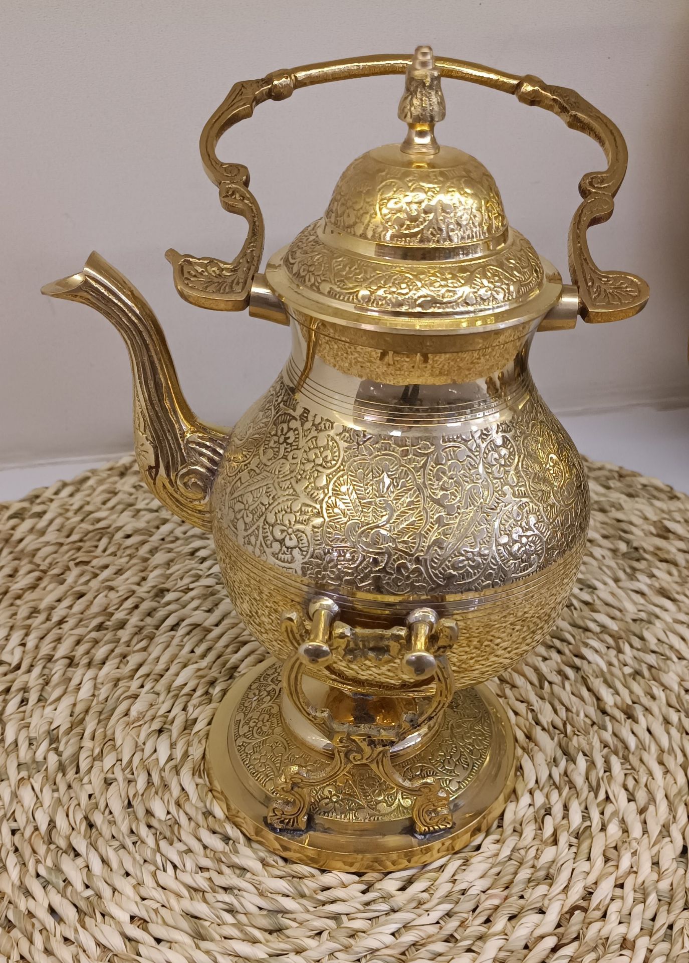 قوری وارمر طرح طاووس پایه گردبرنجی