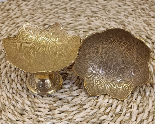 پیاله پایه دار طرح گل لبه گل برنجی