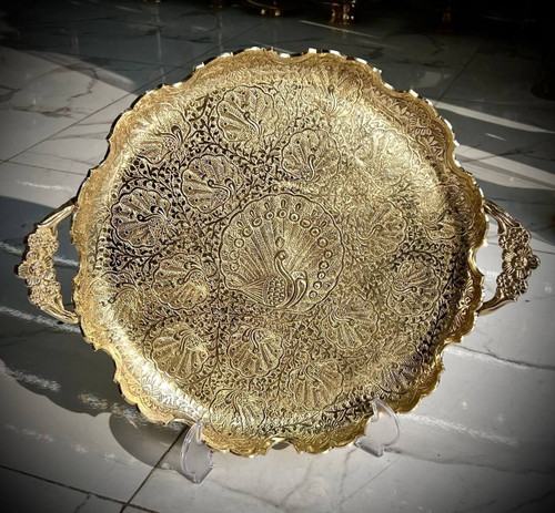 سینی چهار پایه لب قطعه طرح طاووس برنجی مدل دسته دار