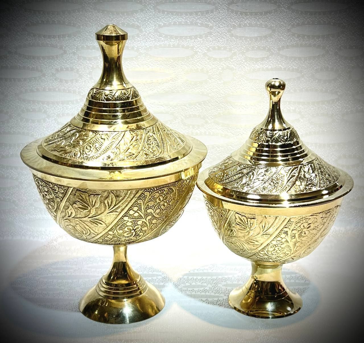 قندان درب دار پایه دار طرح رز در دوسایز مختلف برنجی