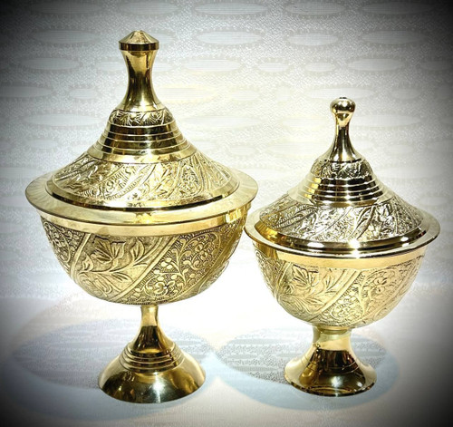 قندان درب دار پایه دار طرح رز در دوسایز مختلف برنجی