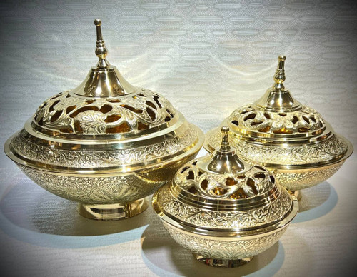 شکلات خوری درب دار مشبک پایه دار برنجی در سه سایز مختلف