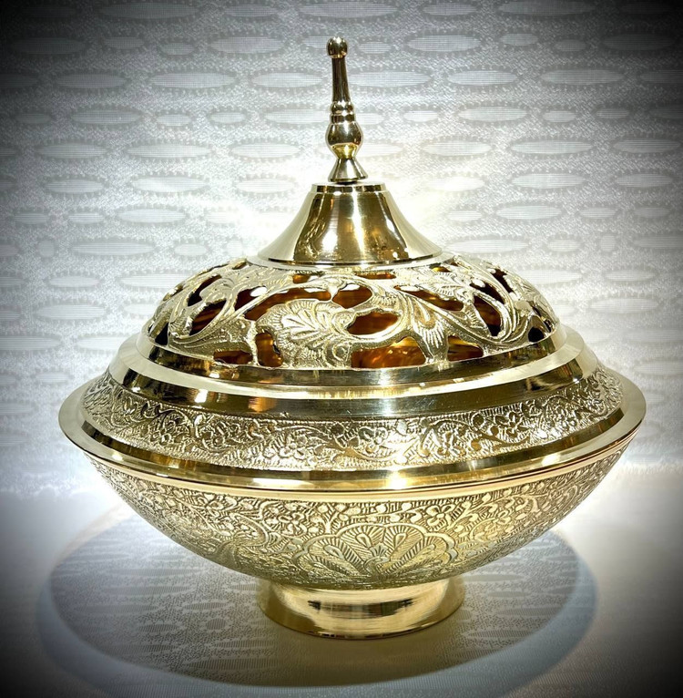 شکلات خوری درب دار مشبک پایه دار برنجی در سه سایز مختلف با جزئیات هندسی و اسلیمی هندی بازرگانی نداف