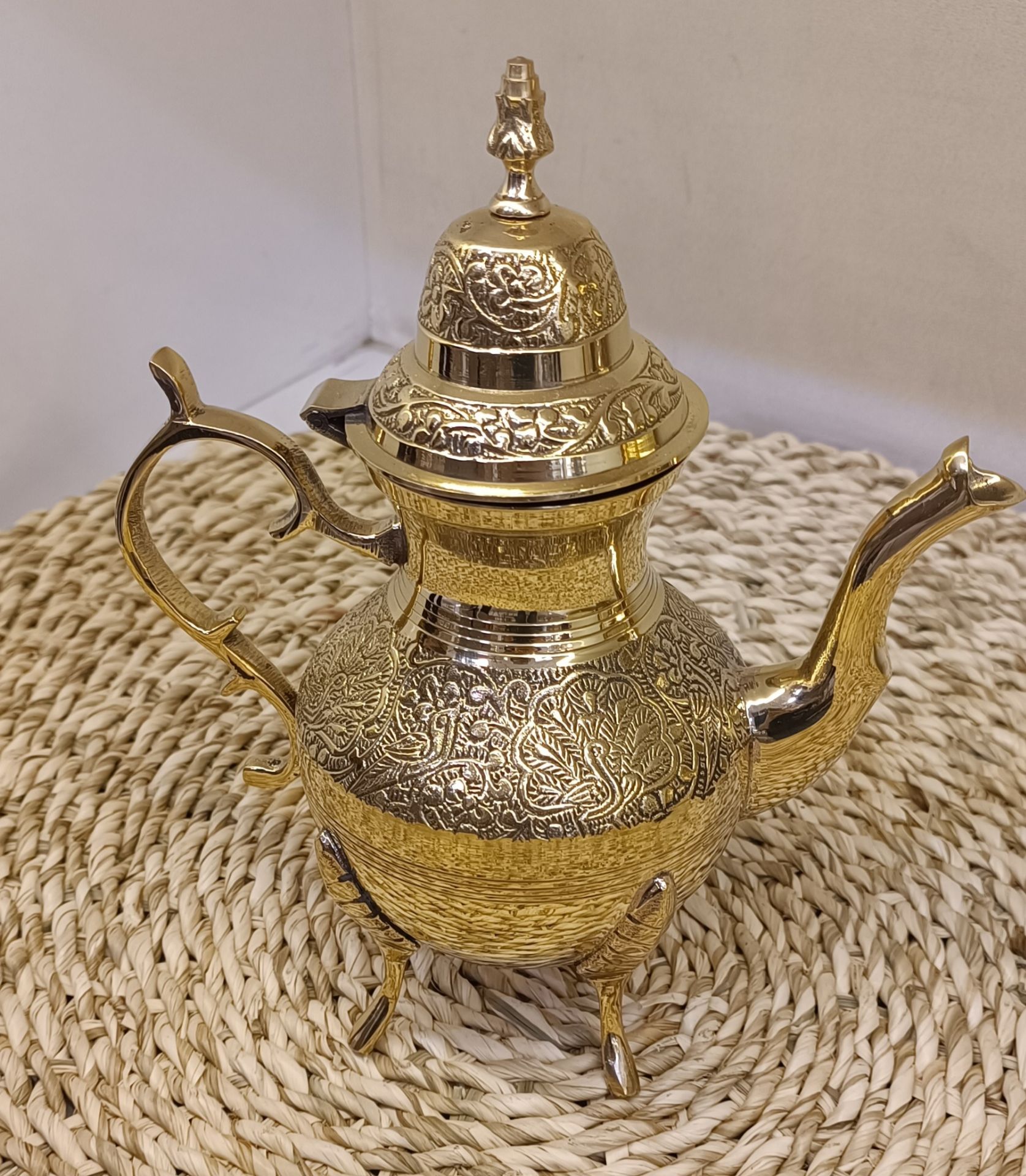 قوری مهگل طرح طاووس چهار پایه 800 سی سی سایز بزرگ