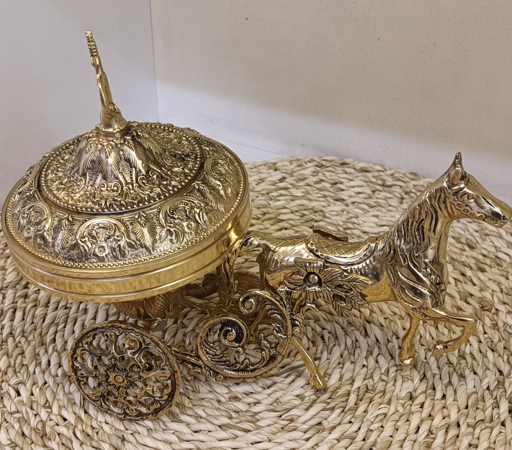 شکلات خوری درشکه برنجی