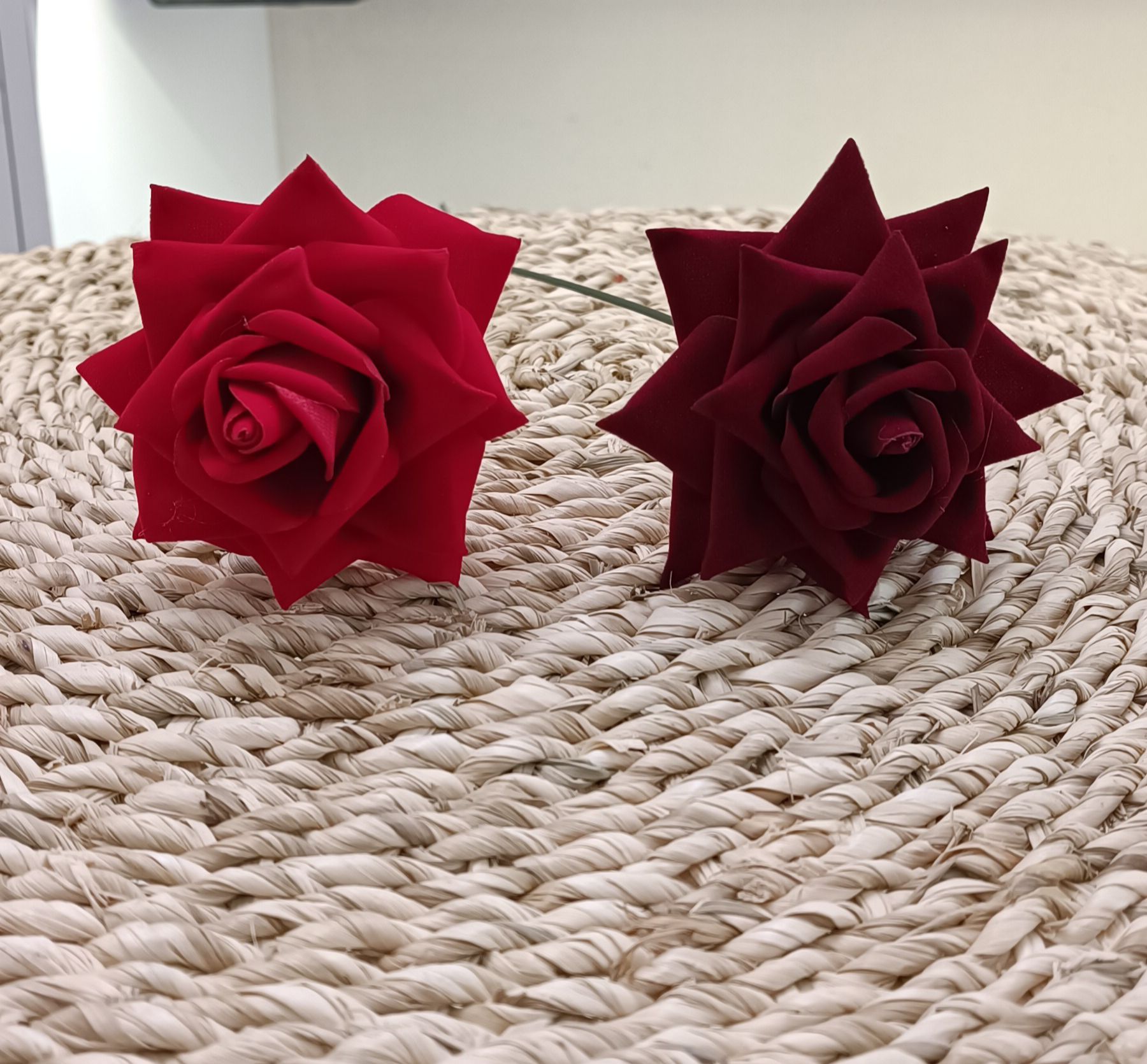 گل رز چیچک با ساقه 50 سانتی در دو رنگ قرمز و زرشکی