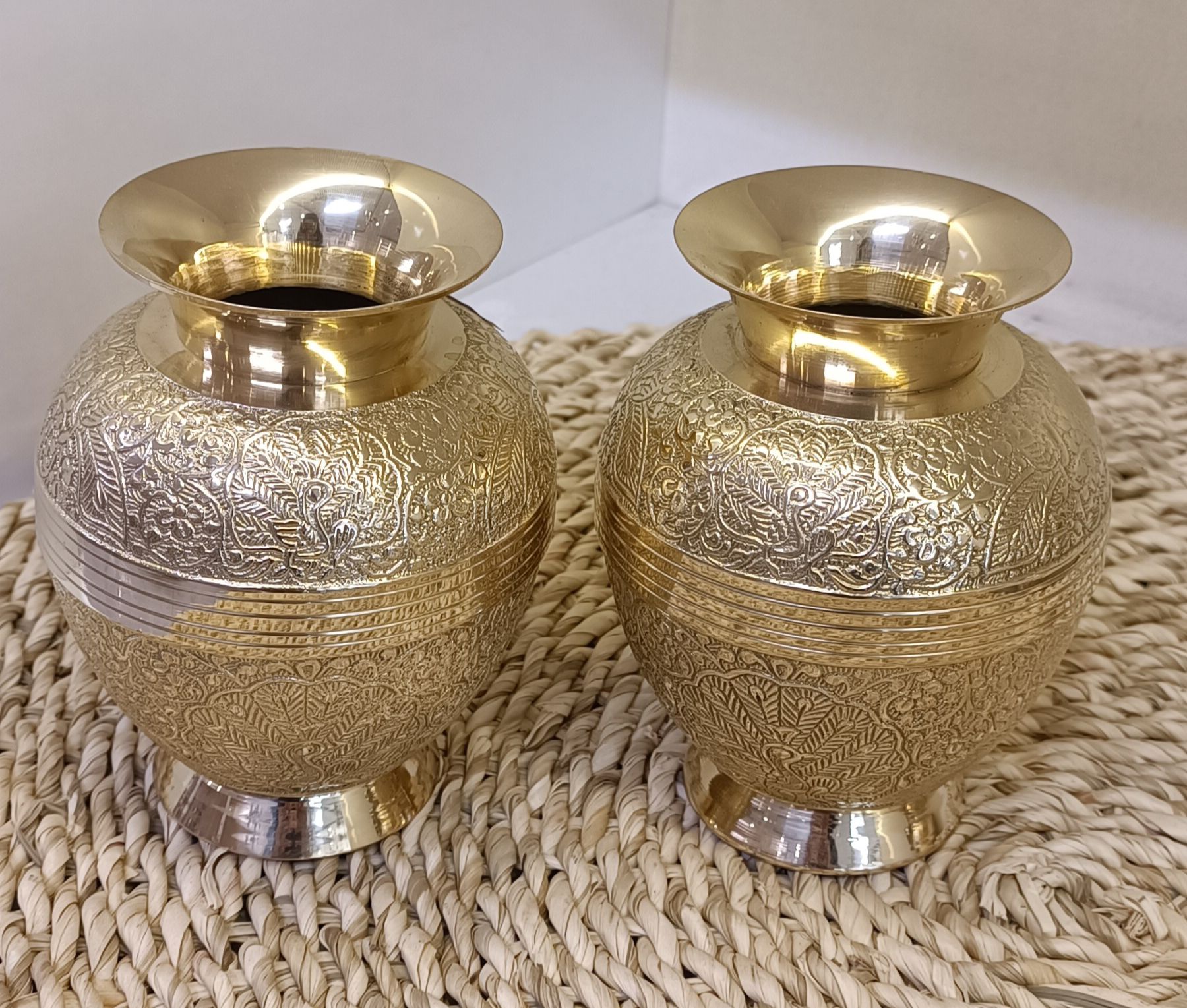 گلدان جار طرح طاووس 6 اینچ برنجی بصورت تکی