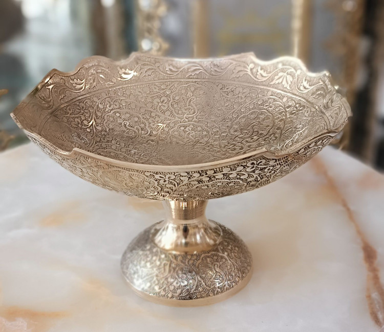 آجیل خوری مربعی برنجی ۱۰ اینچ طرح طاووس با لبه طرحدار و حکاکی ظریف بازرگانی نداف