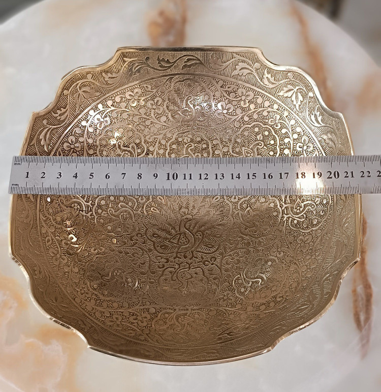 آجیل خوری مربعی برنجی ۱۰ اینچ طرح طاووس با لبه طرحدار و حکاکی ظریف بازرگانی نداف