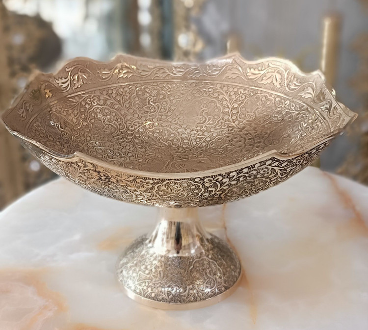 میوه خوری مربعی برنجی ۱۲ اینچ طرح طاووس با لبه طرحدار و حکاکی فاخر بازرگانی نداف