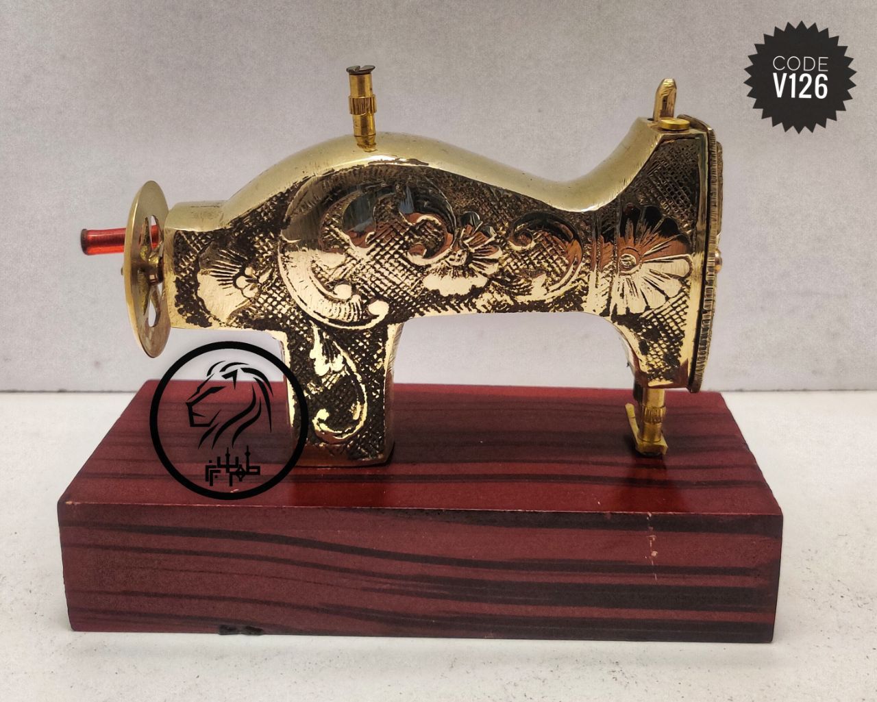 دکوری چرخ خیاطی طرح گل برنجی