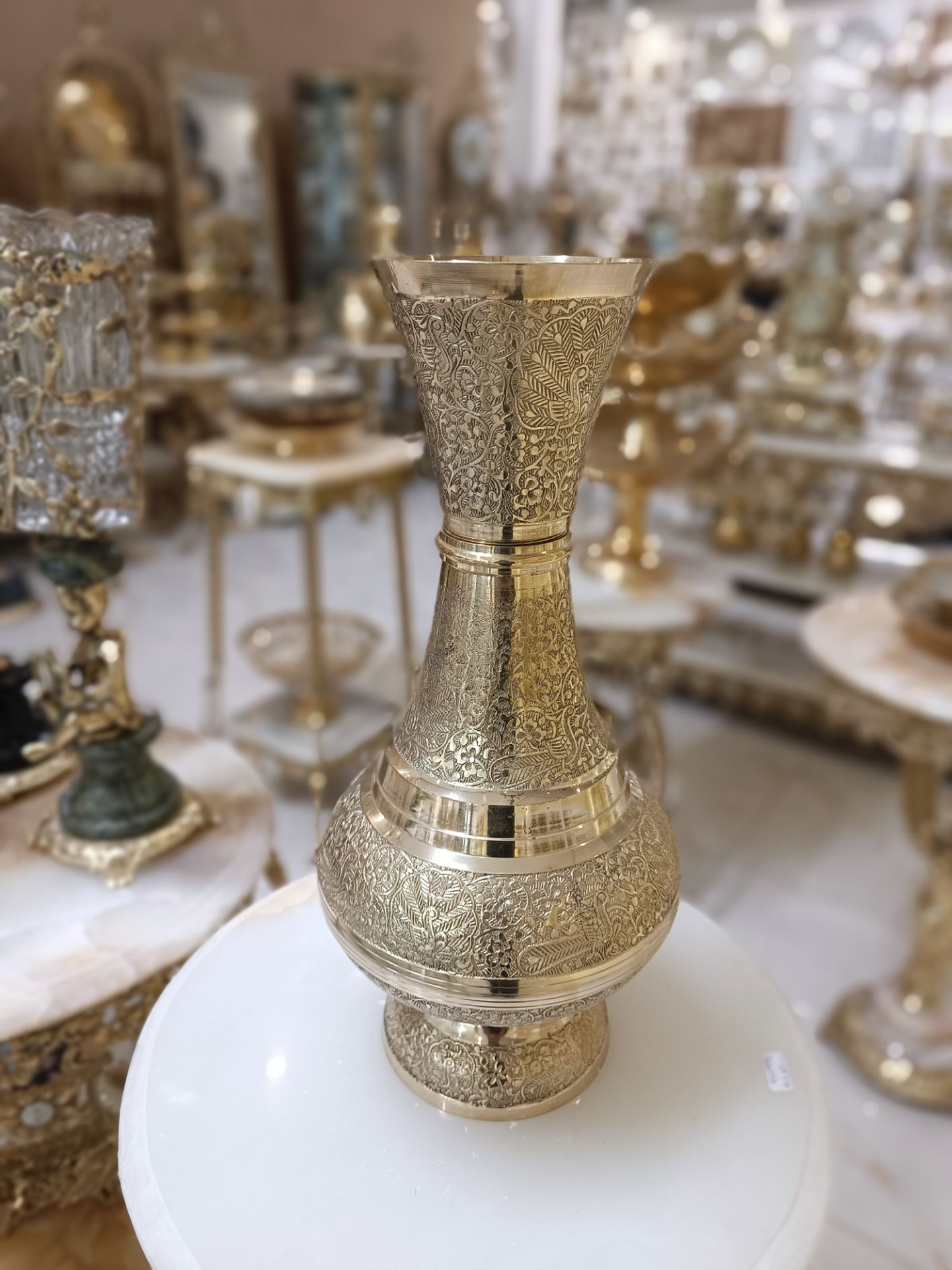 گلدان صراحي طرح طاووس برنجی