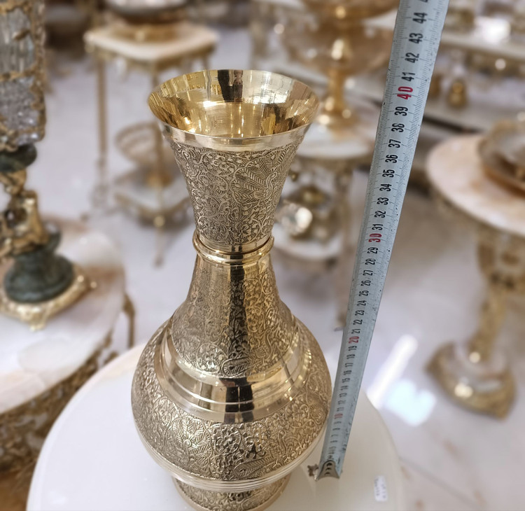 گلدان صراحی برنجی لوکس با طرح طاووس برجسته - بازرگانی نداف