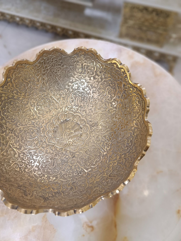 آجیل خوری برنجی ۸ اینچ لب قلعه با طرح طاووس نیم نقش لوکس - بازرگانی نداف