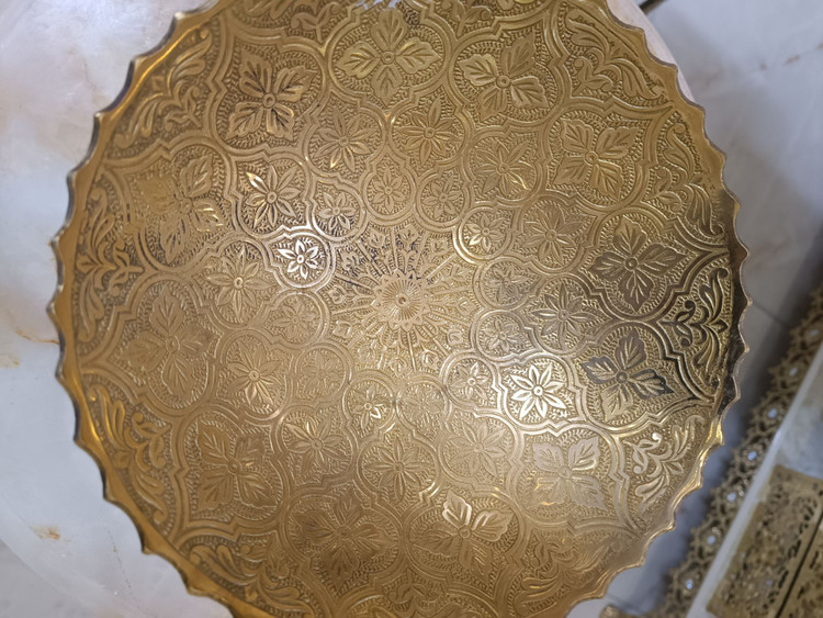 آجیل خوری برنجی ۱۰ اینچ با طرح گل خشتی و نقشونگارهای سنتی - بازرگانی نداف