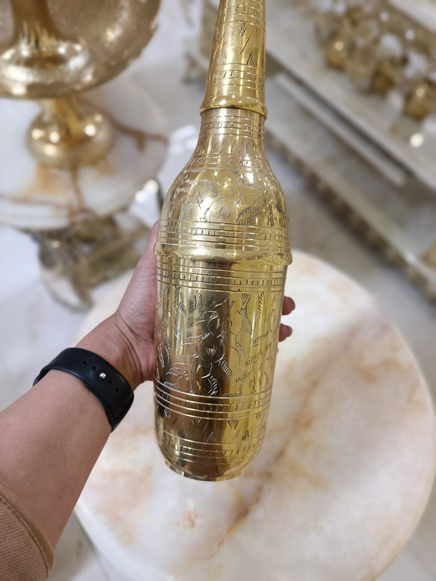 بطری برنجی ۱۲ اینچ هندی با هنر قلمزنی دستی - بازرگانی نداف