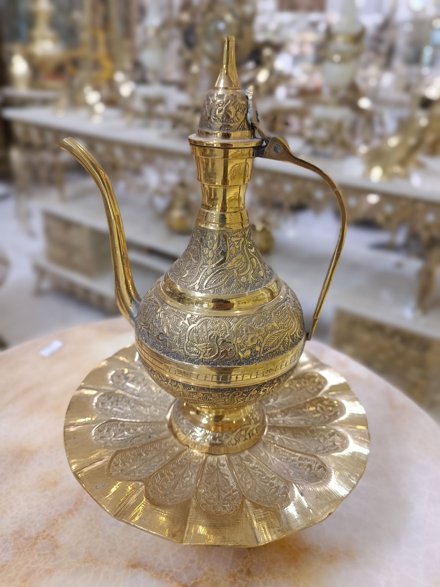 آفتابه لگن طرح طاووس بزرگ برنجی