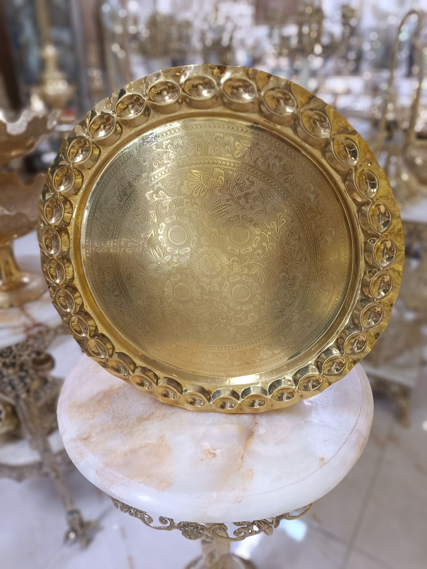 سيني گرد طرح گل بزرگ برنجي هندي