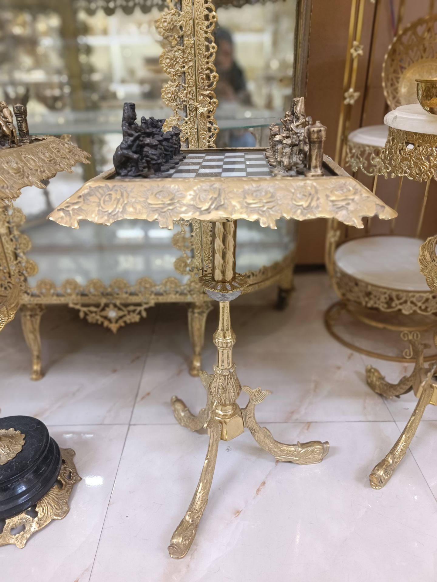 شطرنج پایه ماهی بزرگ با مهره‌های برنجی لوکس