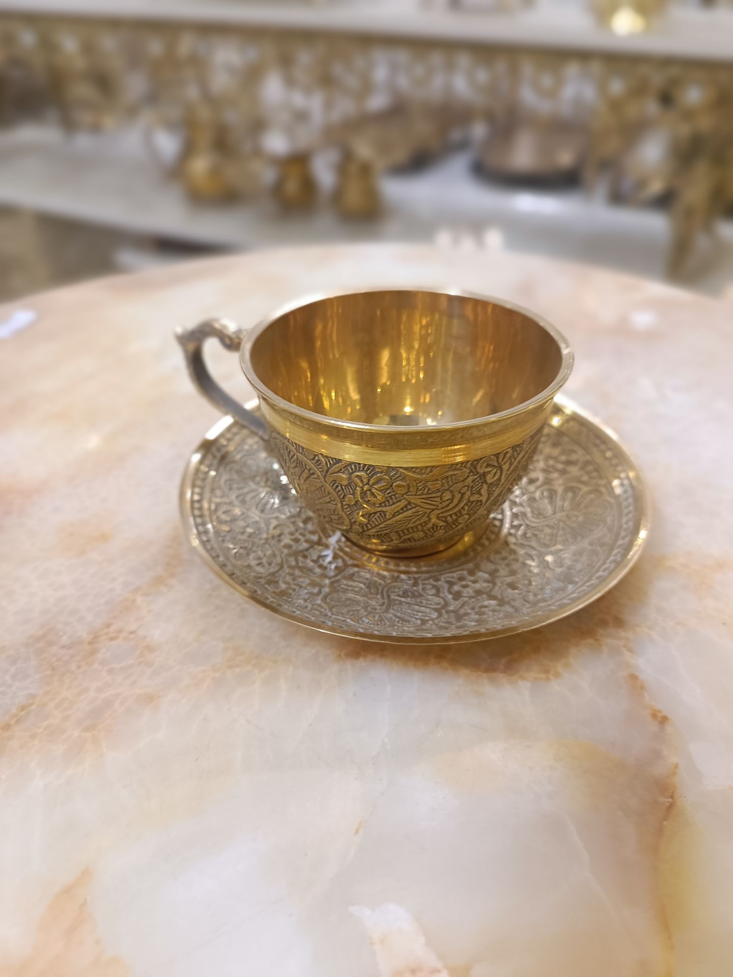 فنجان نعلبکي طرح طاووس دسته قلبي برنجی بصورت تکی